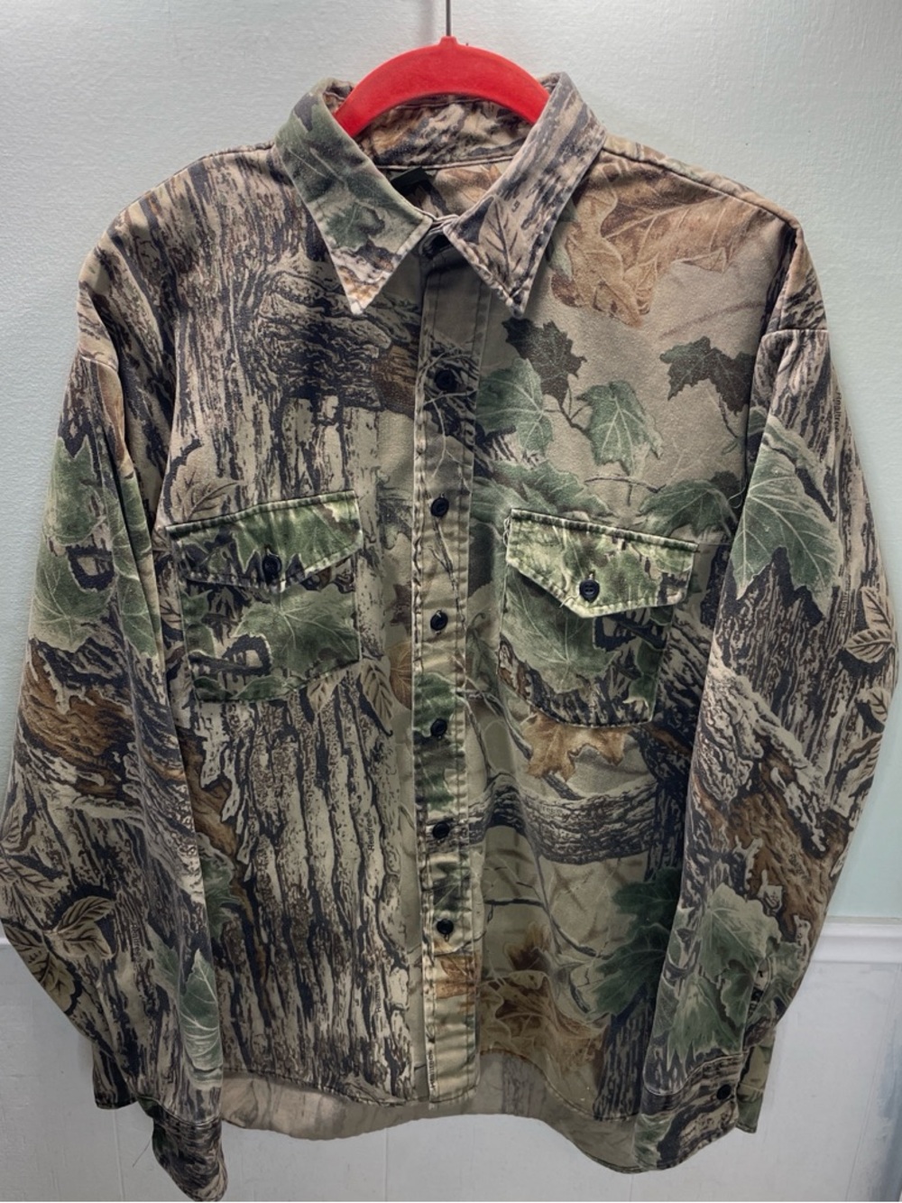 Realtree Men's Camouflage Button-Up Shirt Jacket in Green and Brown - Picture 3 of 6